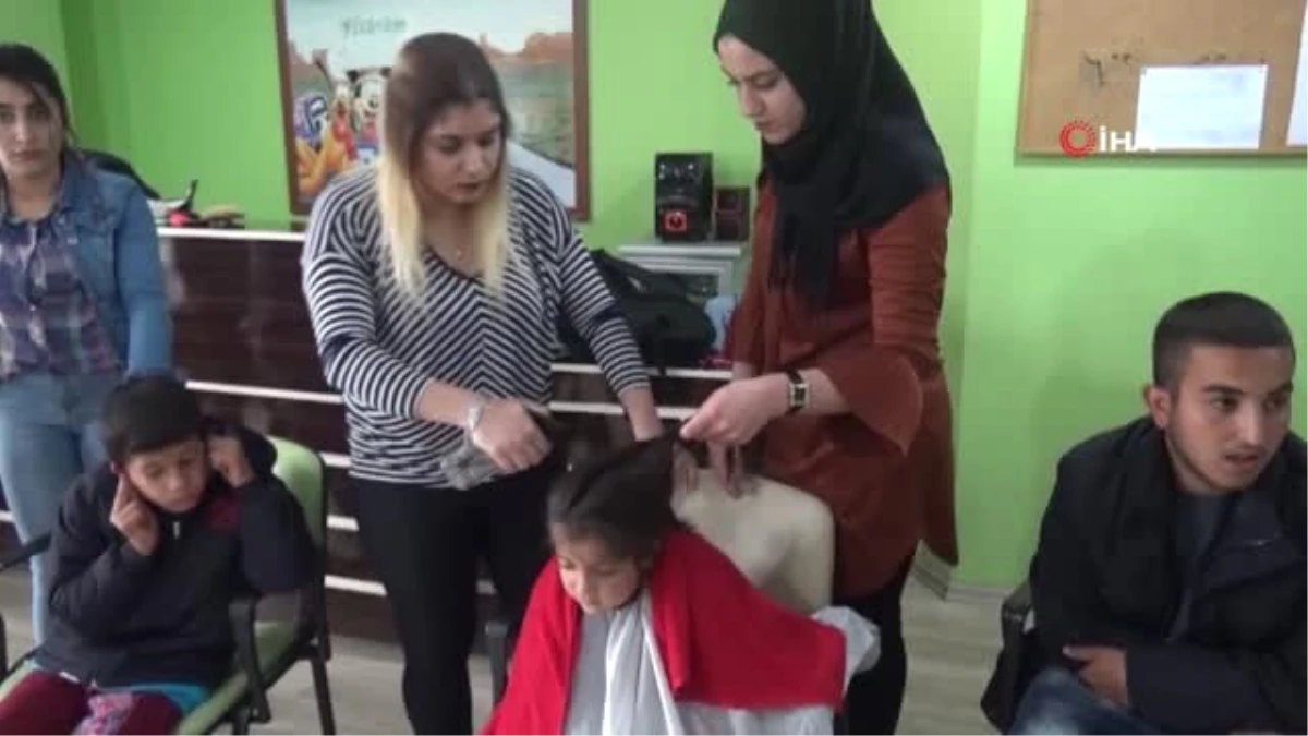 Silopi\'de Engelli Öğrencilere Saç Bakımı