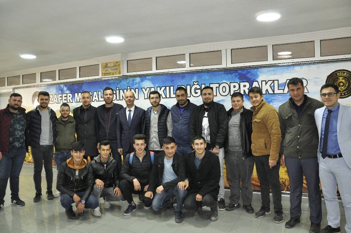 Şuhut Ak Gençlikten Başkan Bozkurt\'a Hayırlı Olsun Ziyareti