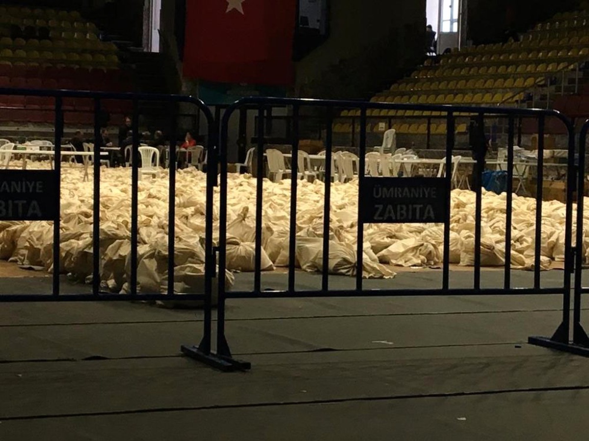Ümraniye\'de Geçersiz Sayılan 12 Bin 366 Oyun Yeniden Sayımı Devam Ediyor