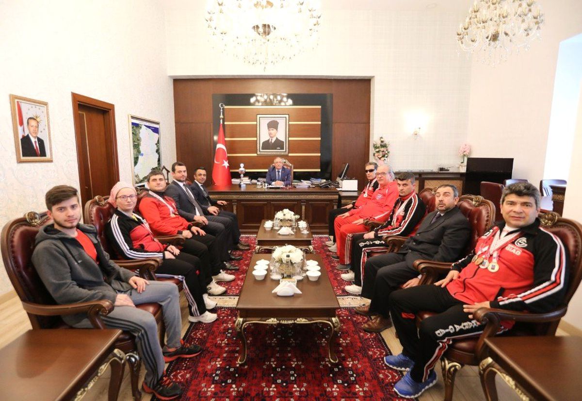 Vali Nayir Şampiyon Görme Engellileri Tebrik Etti