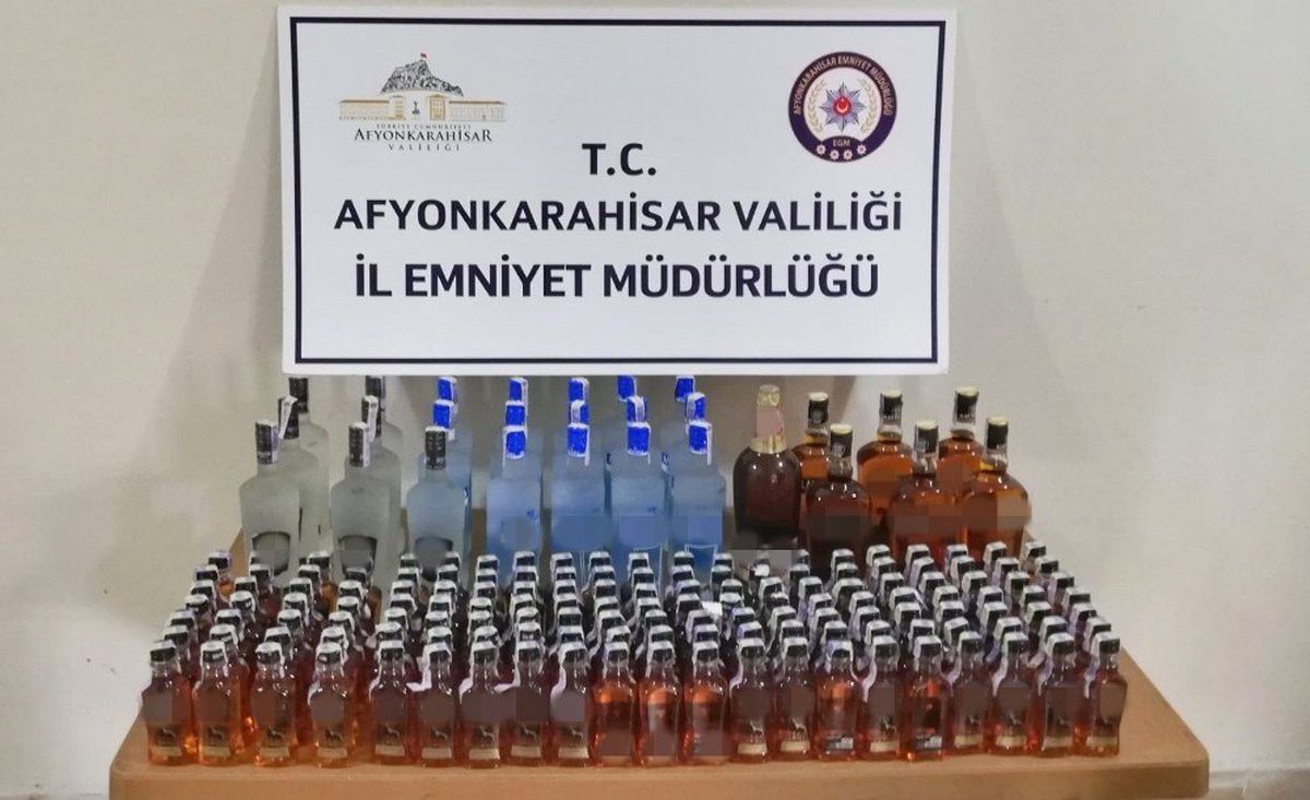Yabancı Plakalı Araçta 175 Şişe Kaçak İçki Ele Geçirildi