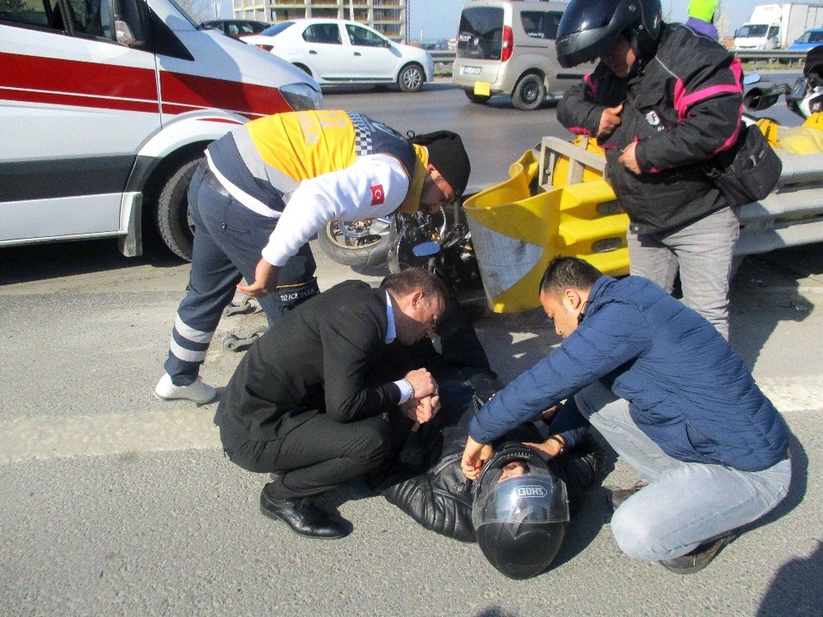 Yaralı Motosiklet Sürücüsüne \'Yardım Eli\'