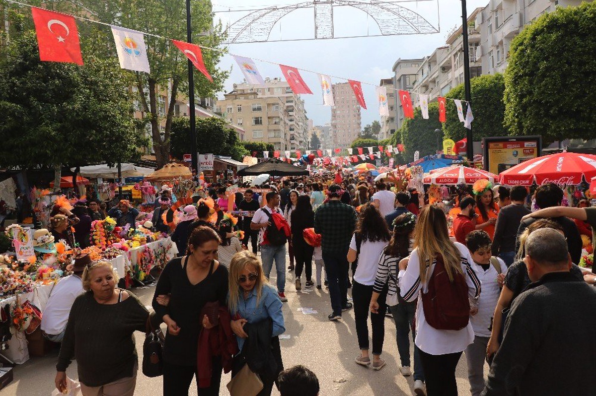 Adana\'da Portakal Çiçeği Karnavalı Coşkusu