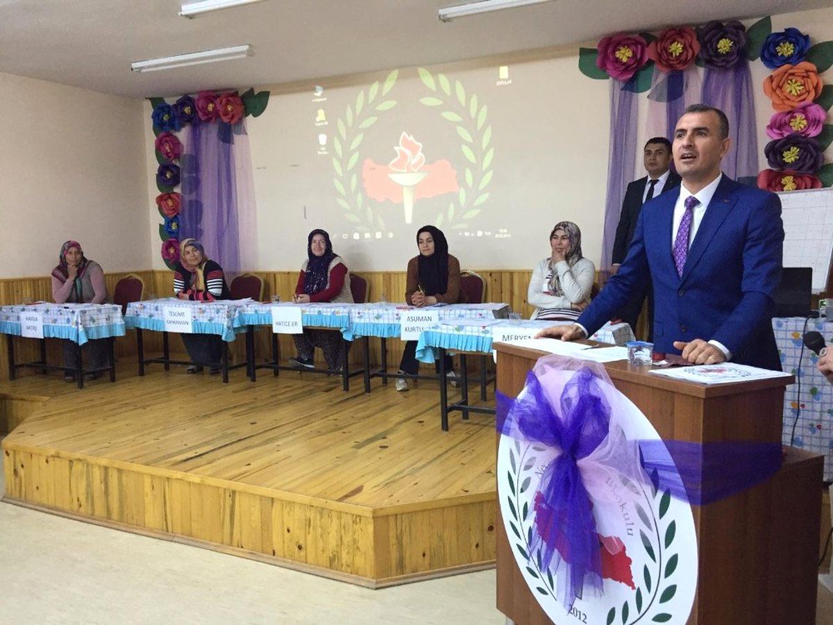 Adana\'da Veliler Arasında Kitap Okuma Yarışması