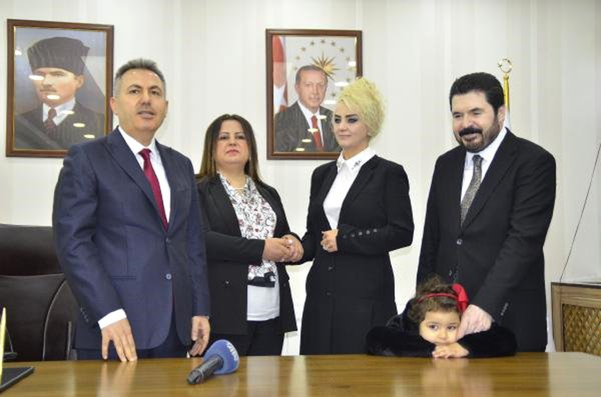 Ağrı\'da Mazbatasını Alan Sayan, X-ray Cihazı ile Odasının Kapısını Söktürdü