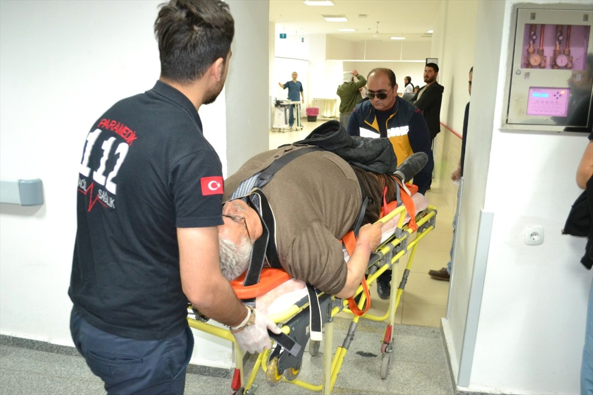 Aksaray\'da Otomobil Yayalara Çarptı: 1 Ölü, 3 Yaralı