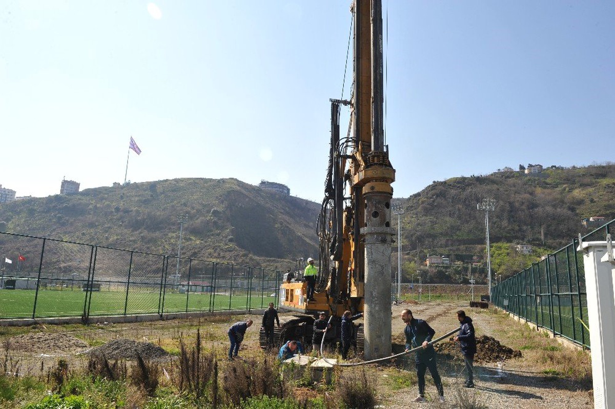 Akyazı Şenol Güneş Kompleksi İçinde Yapılacak Olan Çift Yönlü Tribünün İnşaatına Başlandı
