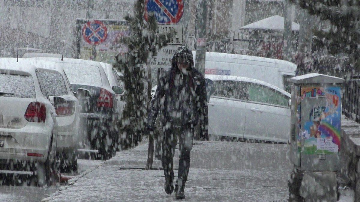 Ardahan\'a Lapa Lapa Kar Yağıyor