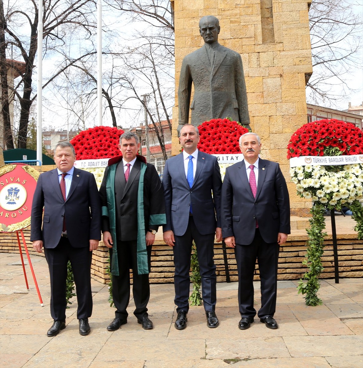 Avukatlar Adaletin Bekçisi ve Emekçisidir"