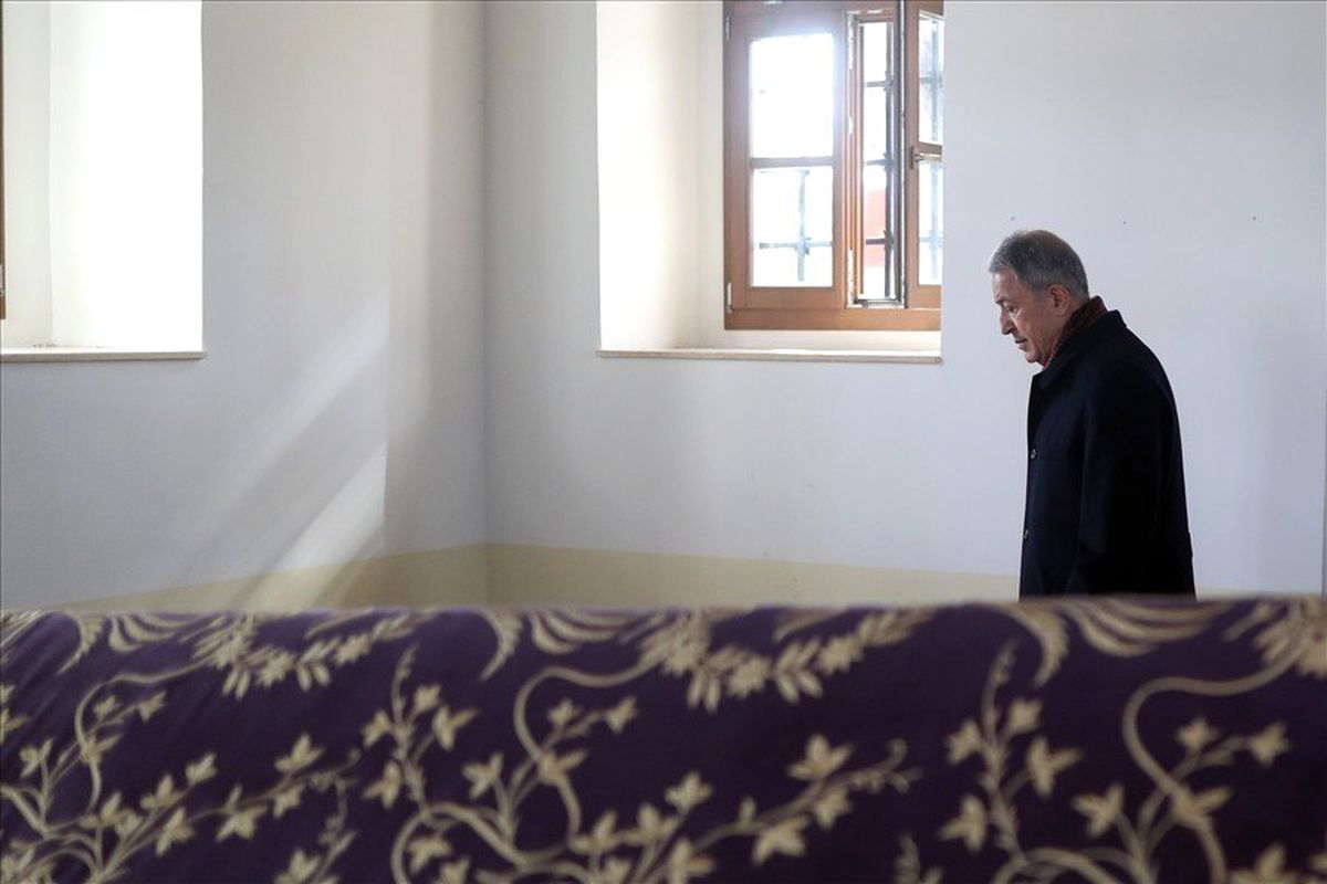 Bakan Akar\'dan Kosova\'da Sultan Birinci Murad Hüdavendigâr Türbesine Ziyaret