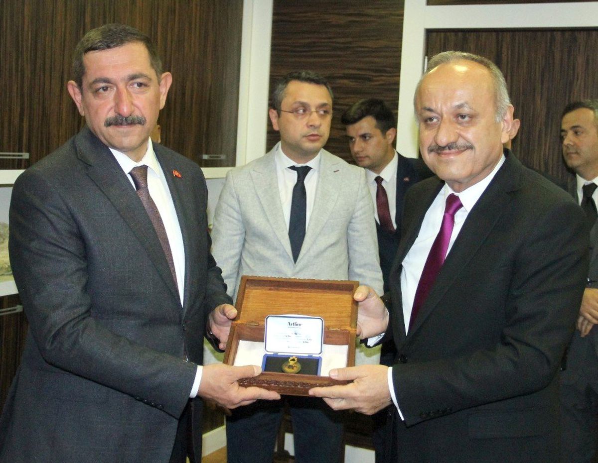 Belediye Başkanı Seçilen Galip Vidinlioğlu, Görevi Devraldı