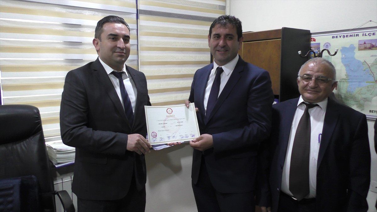 Belediye Başkanları Mazbatalarını Alıyor