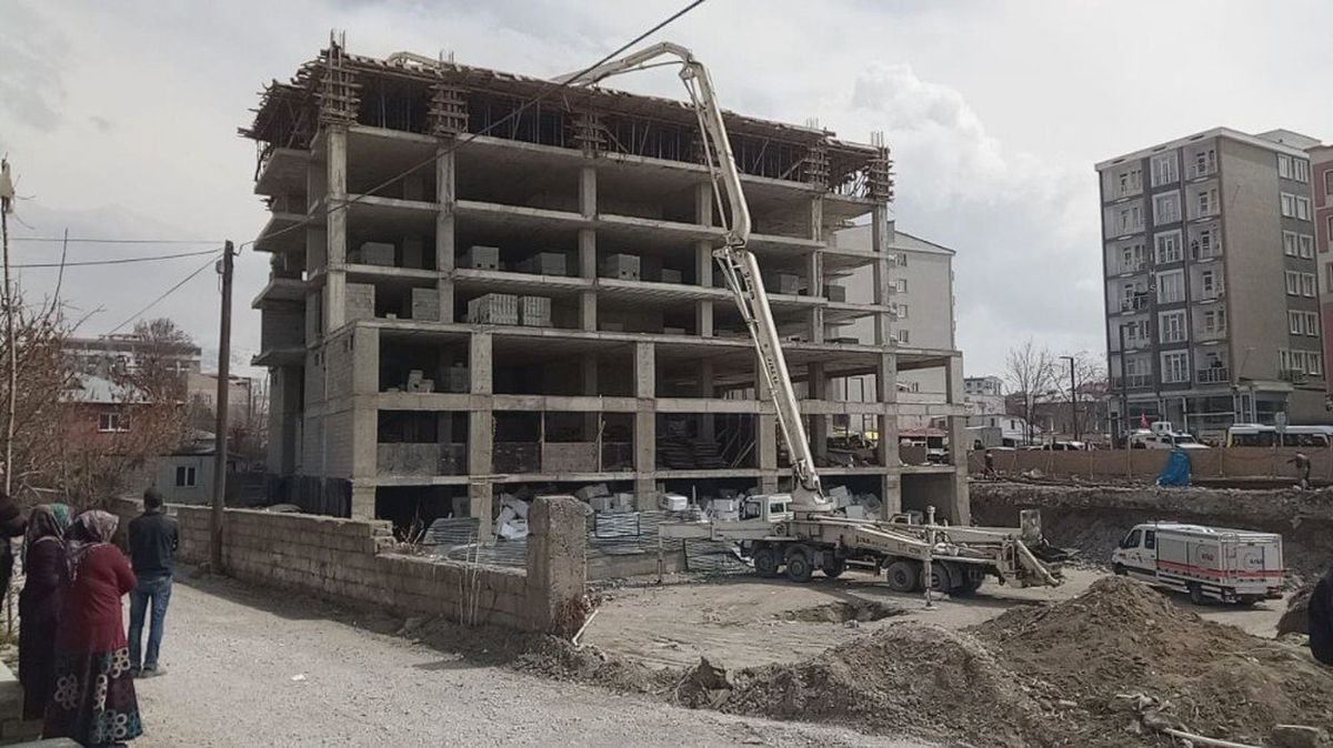 Beton Dökme Vincinin Aparatı Devrildi: 1 Ölü
