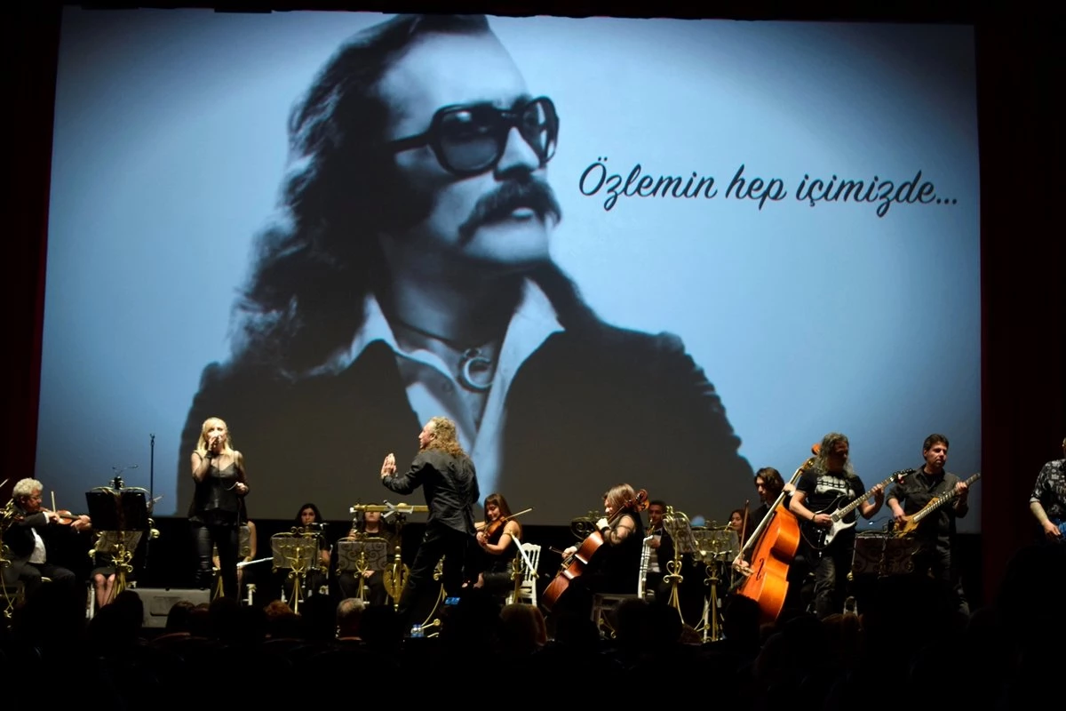 Cem Karaca, Şarkılarıyla Anıldı