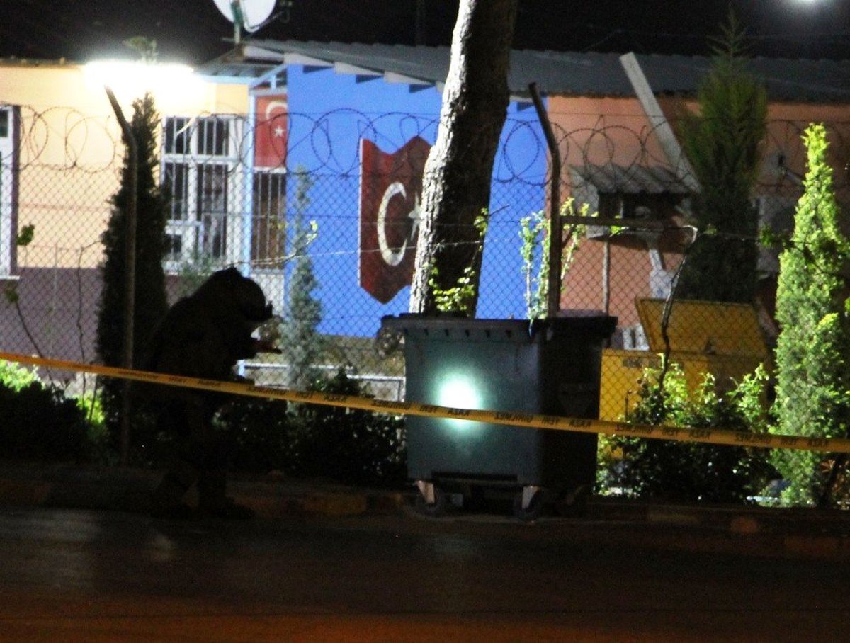 Cezaevi Önündeki Şüpheli Paket Polisi Alarma Geçirdi