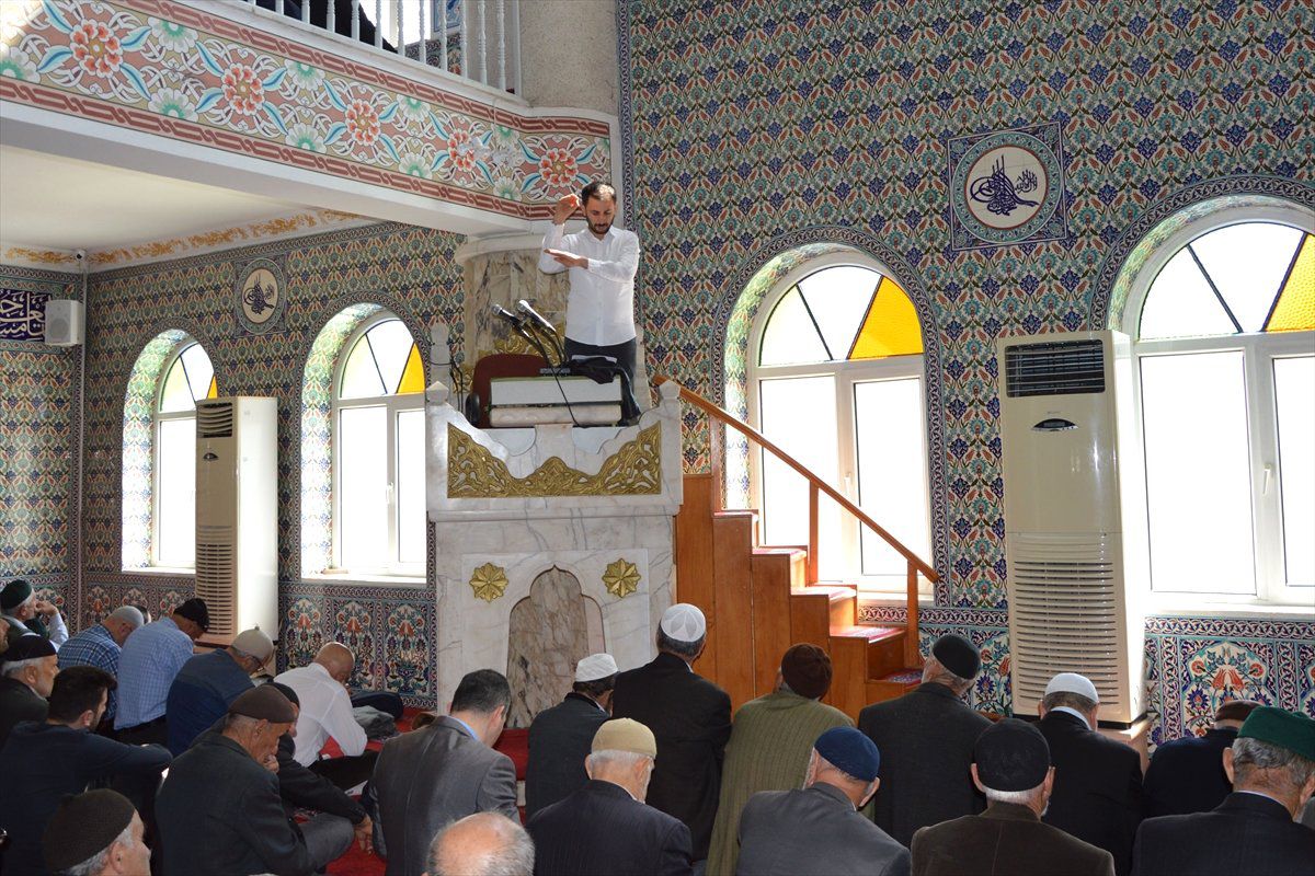 Cuma Hutbesi İşaret Diliyle Aktarıldı