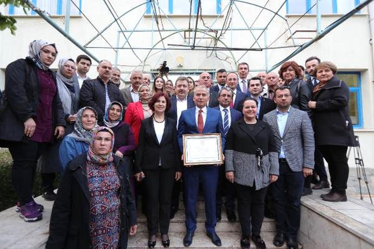 Denizli\'de Büyükşehir ve İki İlçede Başkanlar Mazbatalarını Aldı
