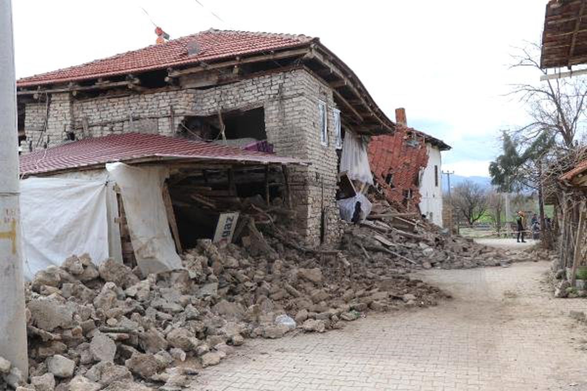 Depremin Vurduğu Acıpayam, \'Afet Bölgesi\' İlan Edildi