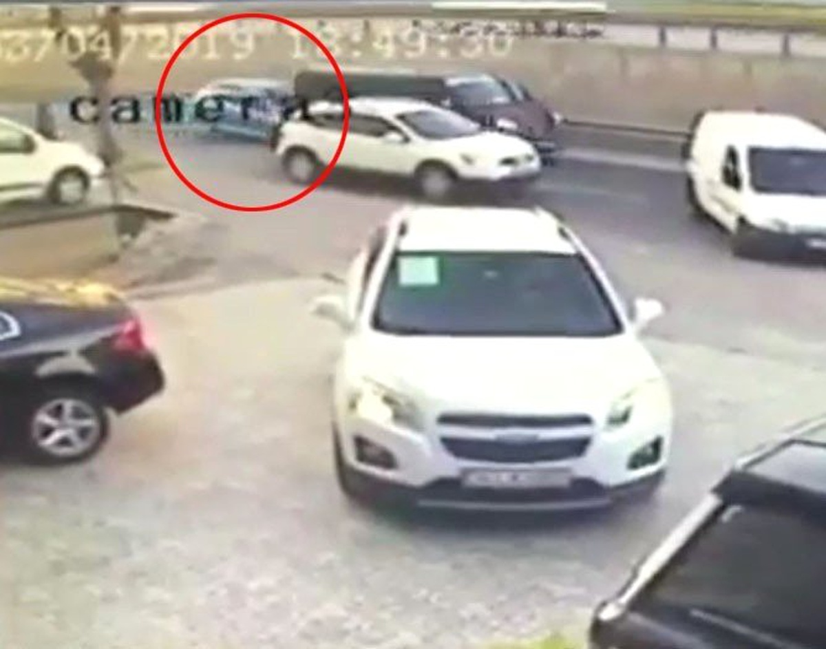 Dikkatsiz Sürücünün Yol Açtığı Kaza Kamerada