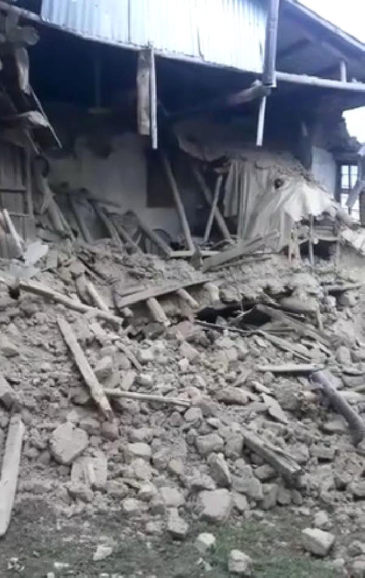 Elazığ\'da Deprem Hasarı Gün Ağarınca Ortaya Çıktı