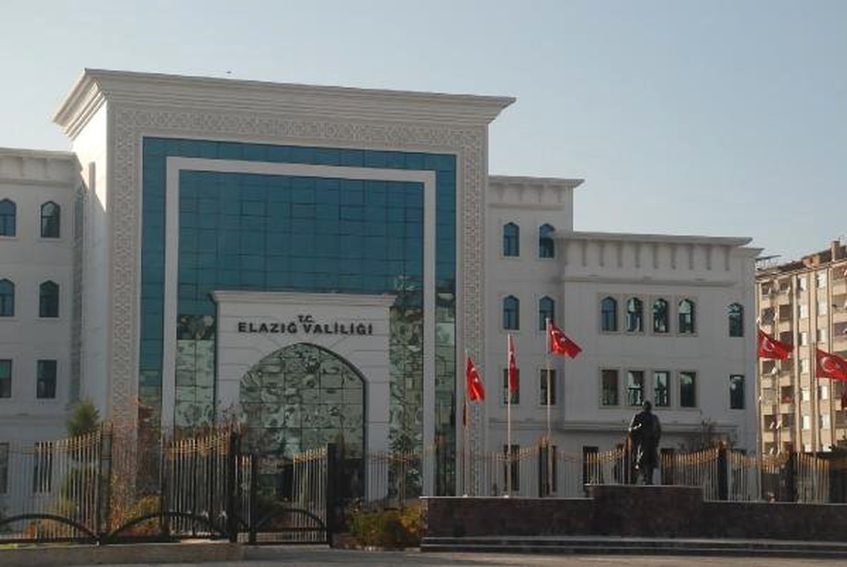 Elazığ\'da Deprem Hasarı Gün Ağarınca Ortaya Çıktı (3)