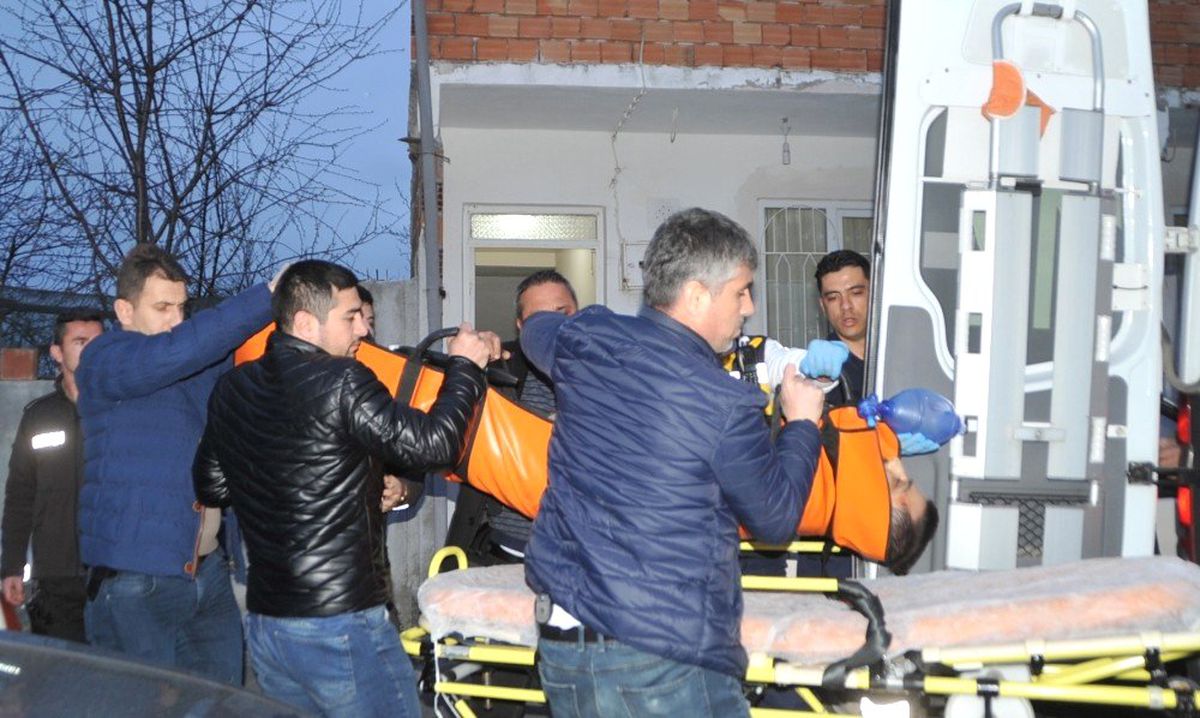 Emekli Polis Oğlunu Öldürdü