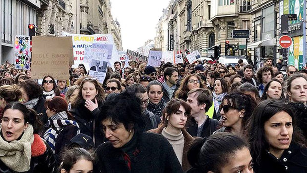 Fransa\'da Yüzlerce Öğretmen Grev Yaptı