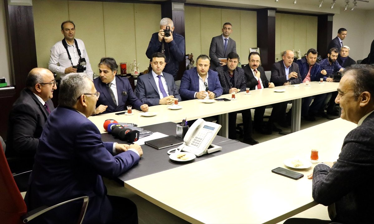 Gazetecilerden Başkan Memduh Büyükkılıç\'a Ziyaret