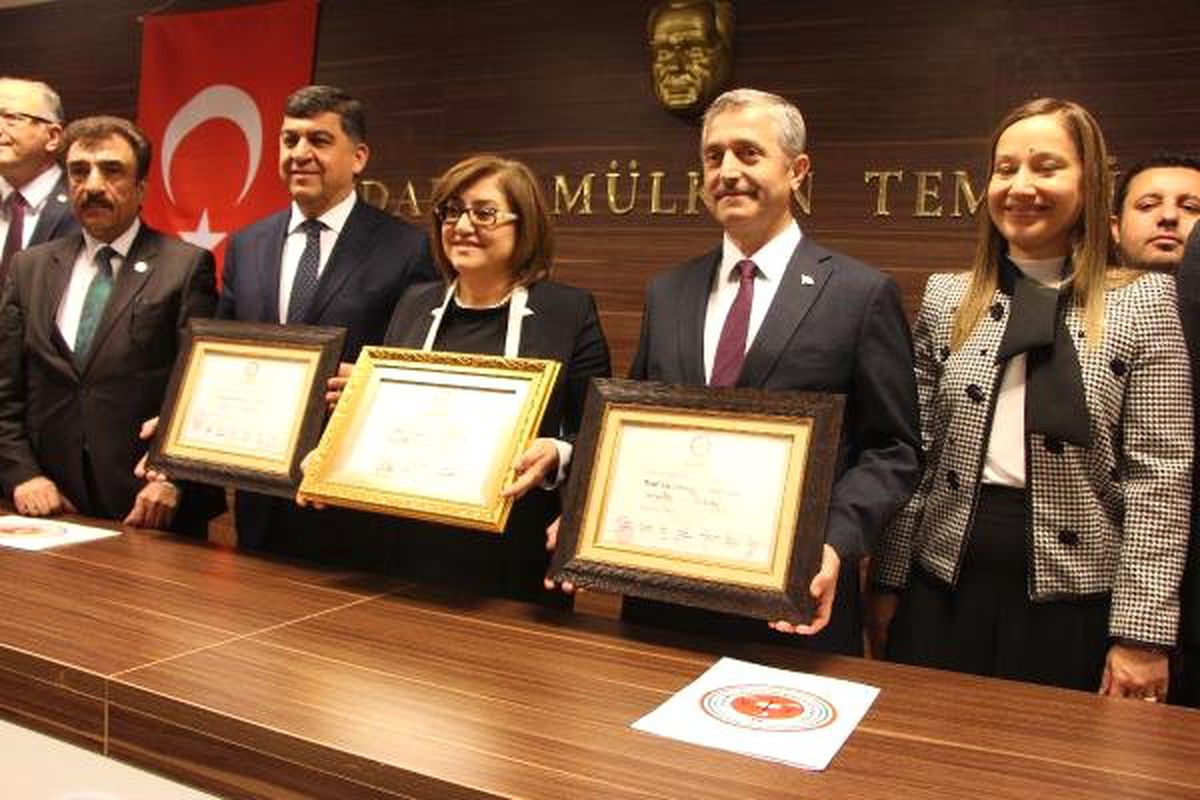 Gaziantep\'te Büyükşehir ve 2 İlçe Başkanı Mazbatalarını Aldı