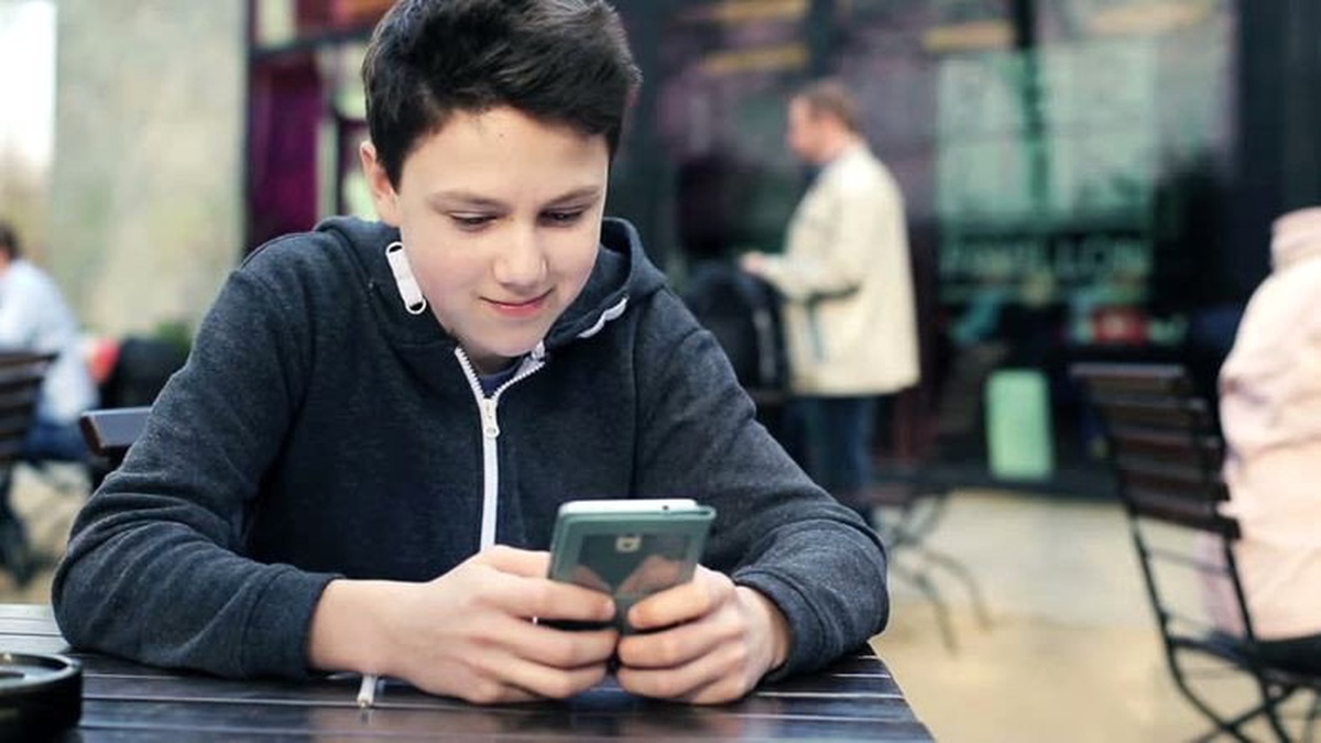 Gençlerin Psikolojisini Teknoloji Değil Yaşadıkları Olaylar Etkiliyor
