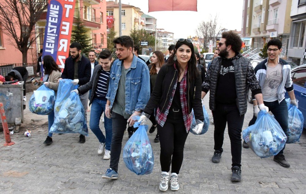 Gönüllü Öğrencilerin \'Temiz Çevre\' Duyarlılığı