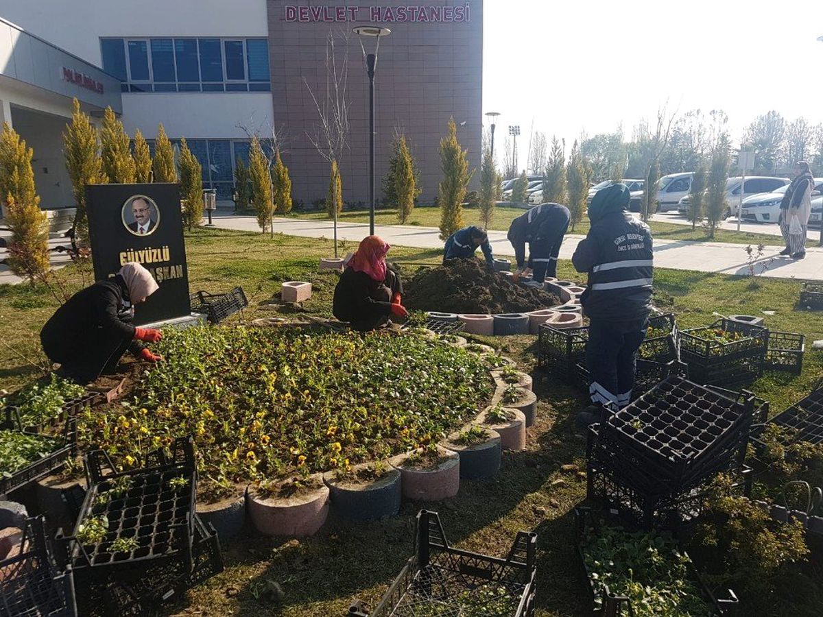 Gürsu Cüneyt Yıldız Devlet Hastanesi\'ne Çevre Düzenlemesi