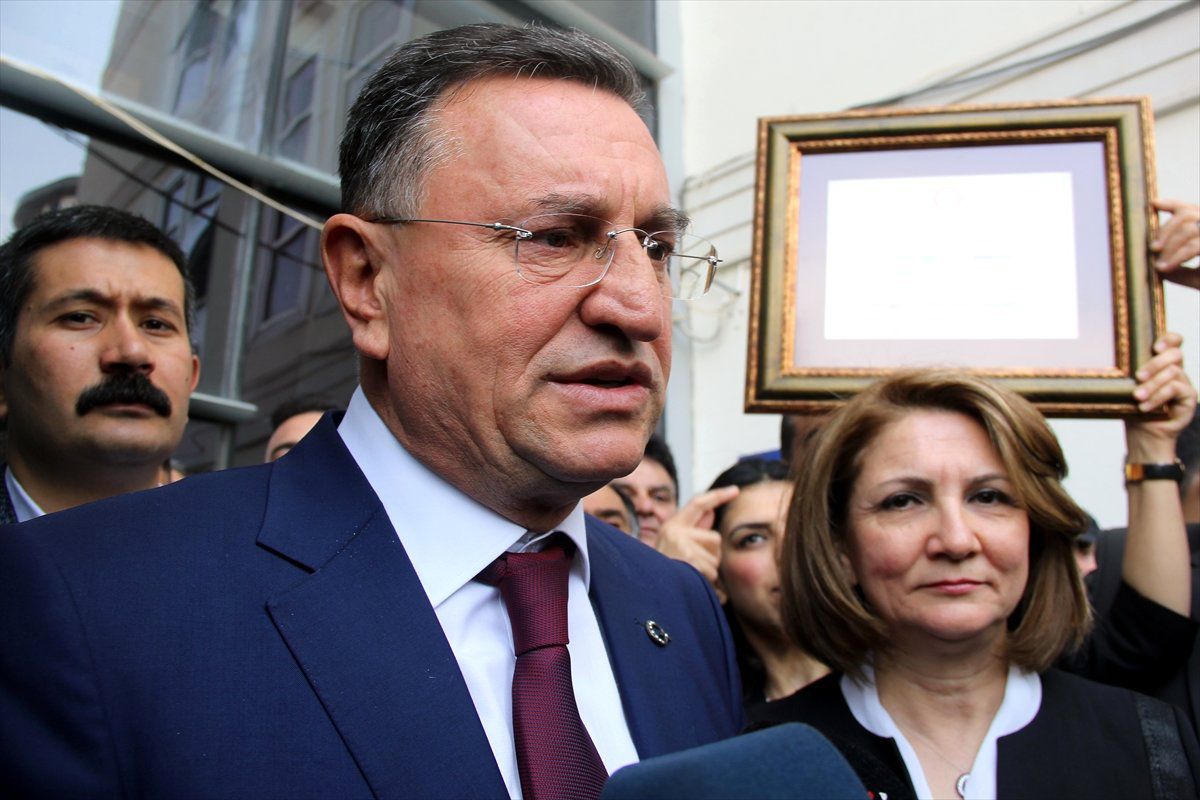 Hatay Büyükşehir Belediye Başkanı Lütfü Savaş Mazbatasını Aldı