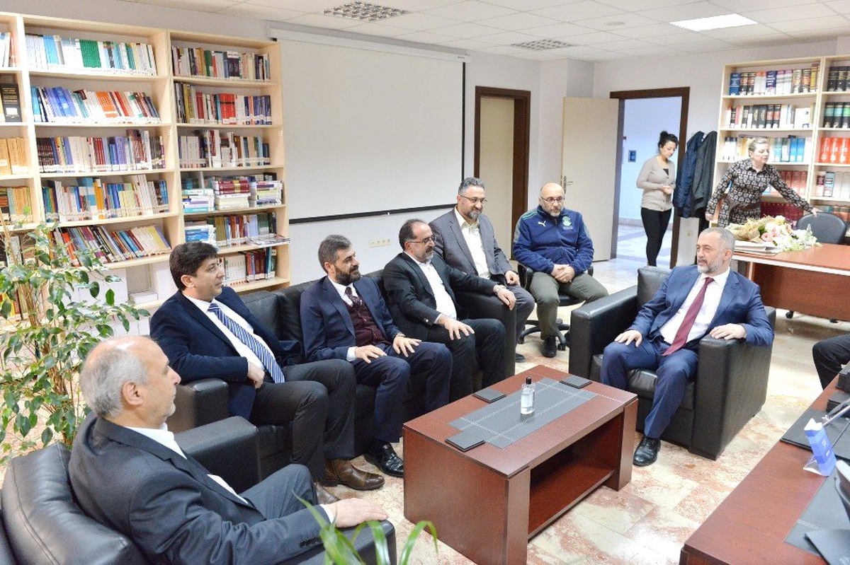 Hukuk Fakültesi Dekanlığında Devir Teslim