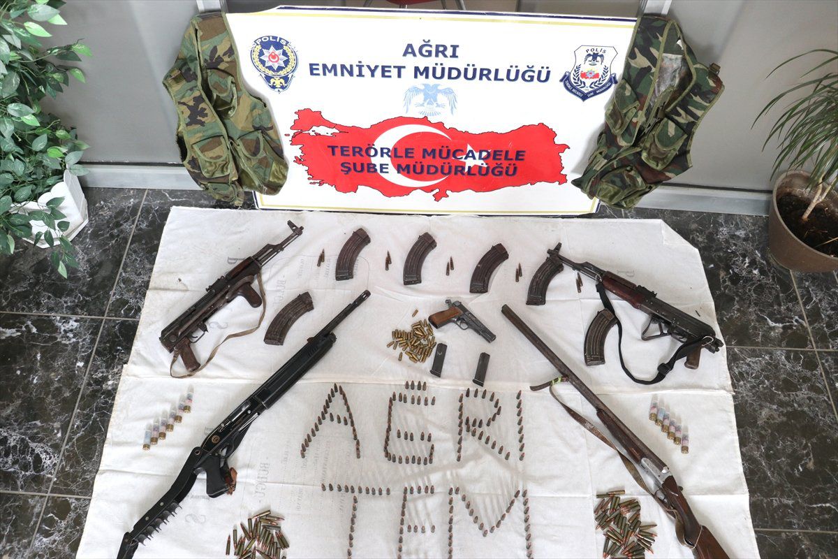 Husumetli İki Gruptan Çok Sayıda Silah Çıktı