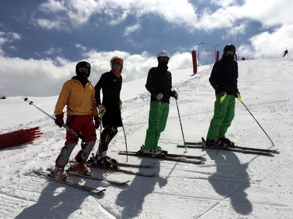 İşitme Engelli Kayak Milli Takımı, Kış Olimpiyatları\'na Erciyes\'te Hazırlanıyor