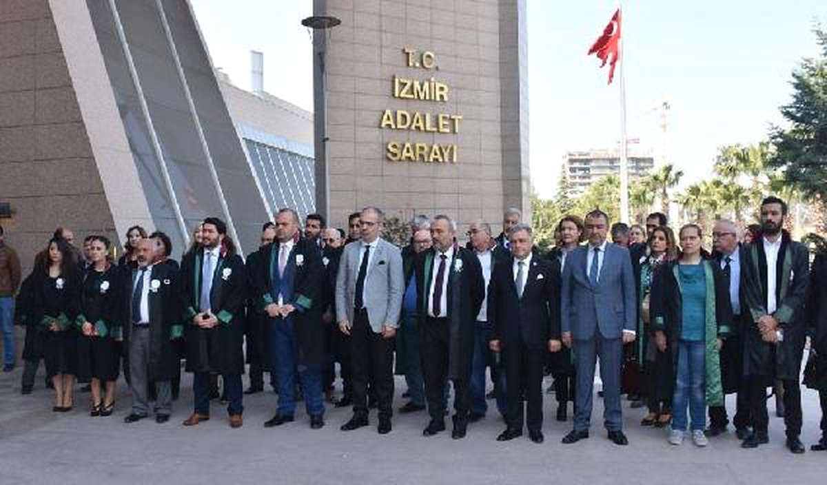 İzmir Barosu\'ndan \'Avukatlar Günü\' Töreni