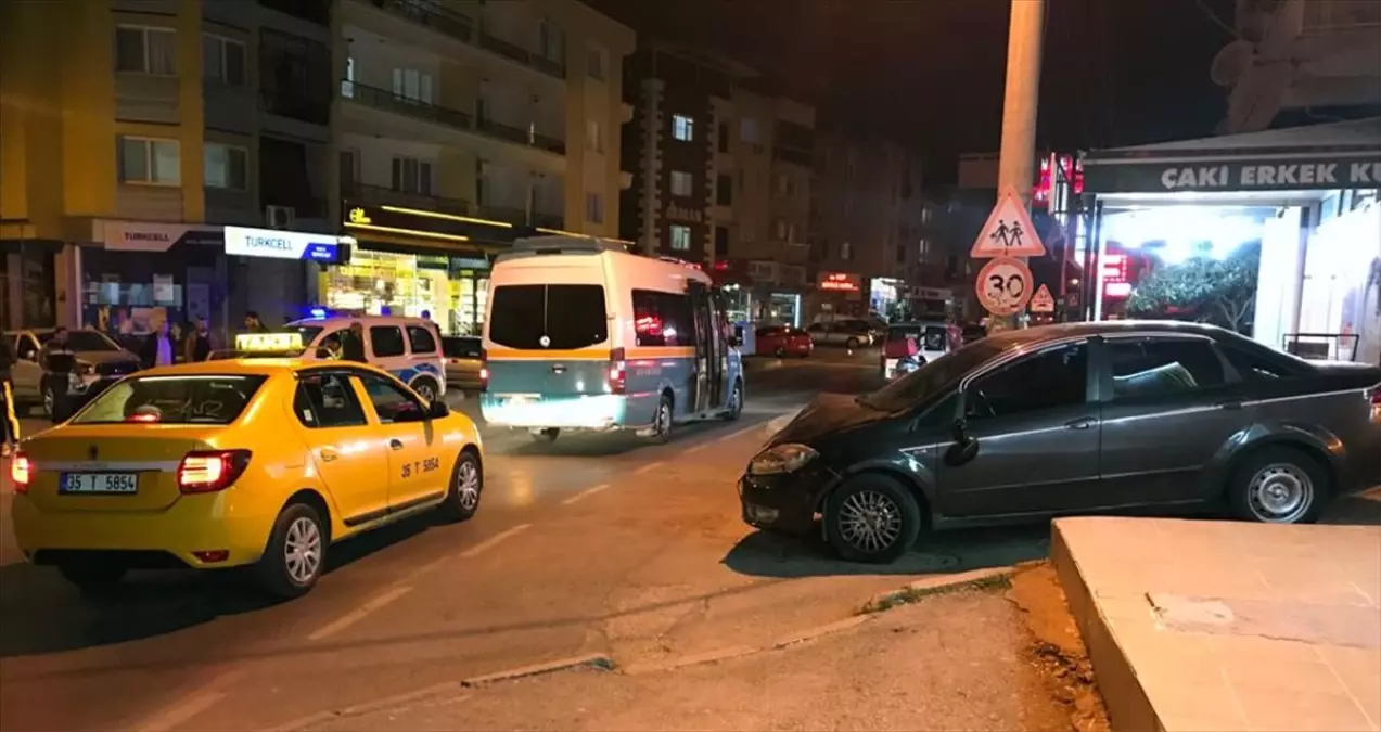 İzmir\'de Trafik Kazası: 2 Yaralı