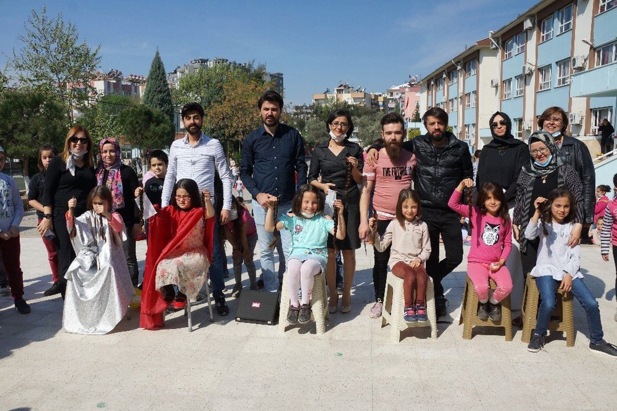 Kanser Hastaları İçin Saçlarını Bağışladılar