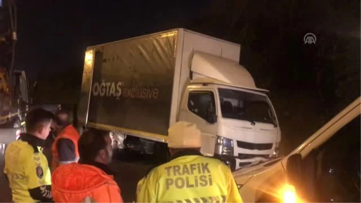 Kocaeli\'de Zincirleme Trafik Kazası: 4 Yaralı