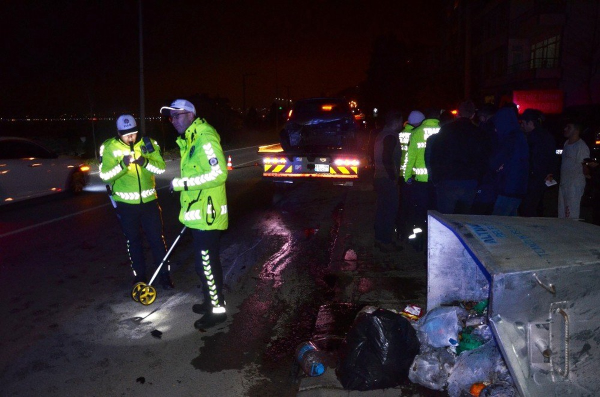 Kontrolden Çıktı, Önüne Gelene Çarptı: 2 Yaralı