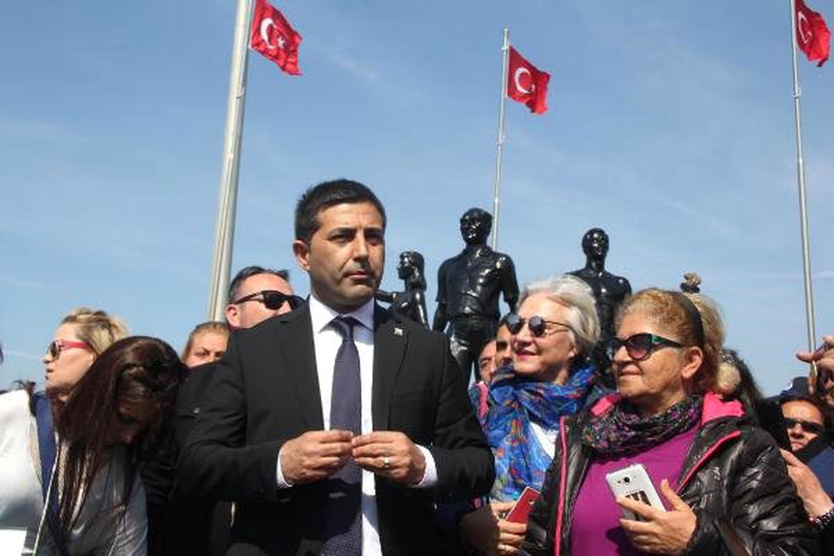 Kuşadası\'nda Başkan Günel, Mazbatasını Aldı
