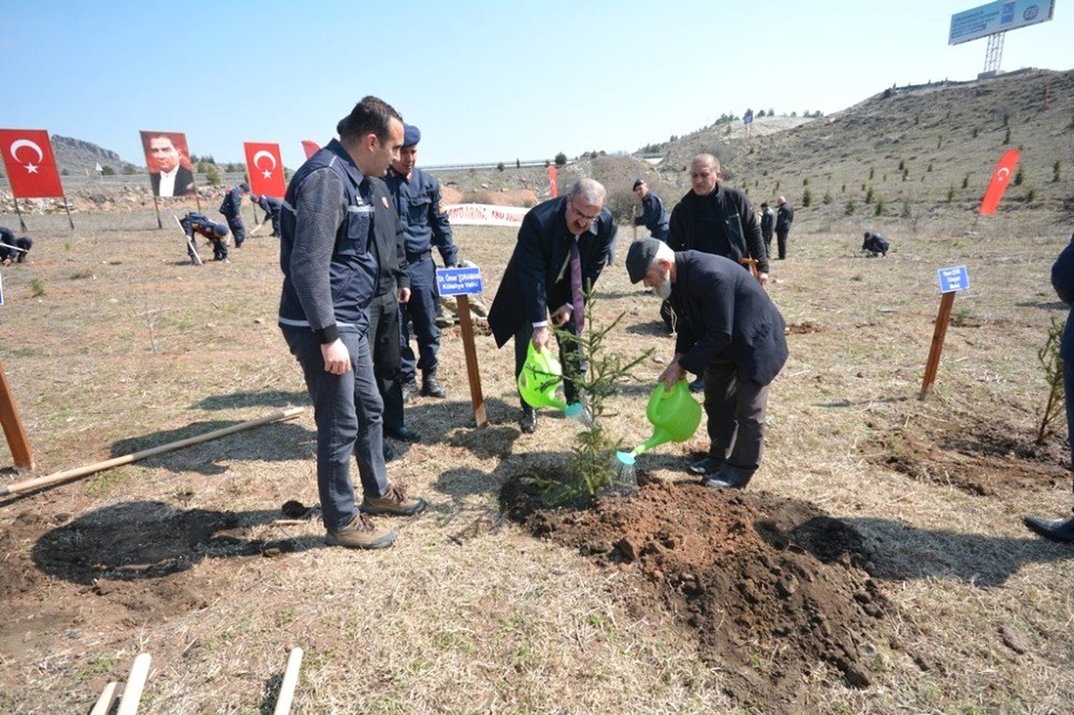 Kütahya İl Jandarma 300 Fidanı Toprakla Buluşturdu