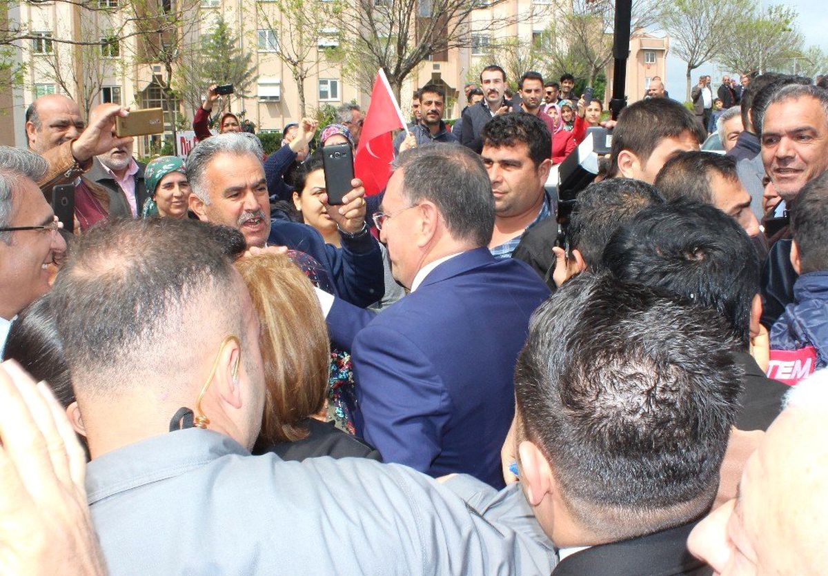 Lütfü Savaş Mazbatasını Aldı