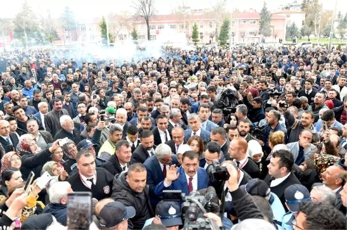 Malatya Büyükşehir Belediyesi\'nde Devir Teslim Töreni