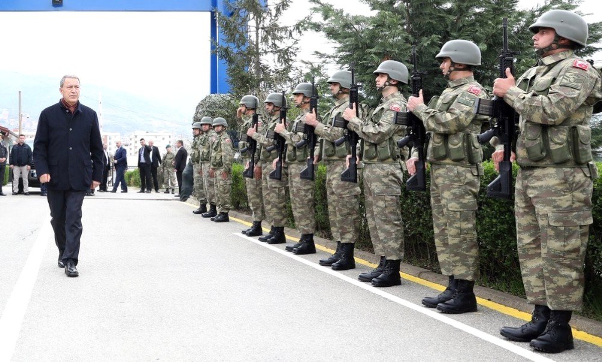 Milli Savunma Bakanı Akar: "Sınırlarımıza Komşu Alanda 10 Bin Civarında Pkk/ypg\'li Teröristin...