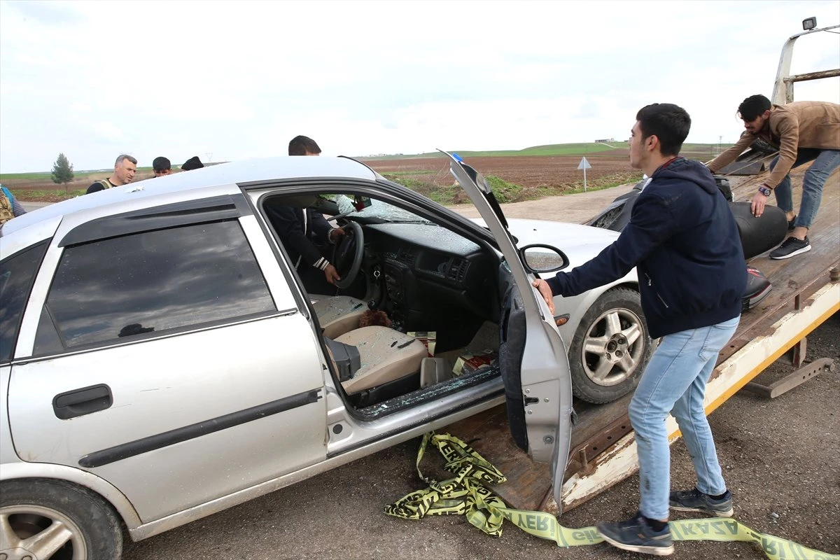 Motosikletle Otomobil Çarpıştı: 1 Ölü, 2 Yaralı