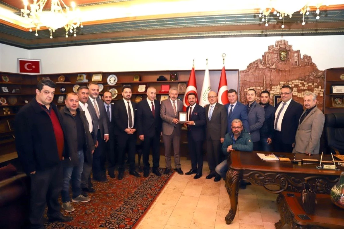 Nevşehir Belediyespor Yönetimi, Başkan Arı\'yı Ziyaret Etti