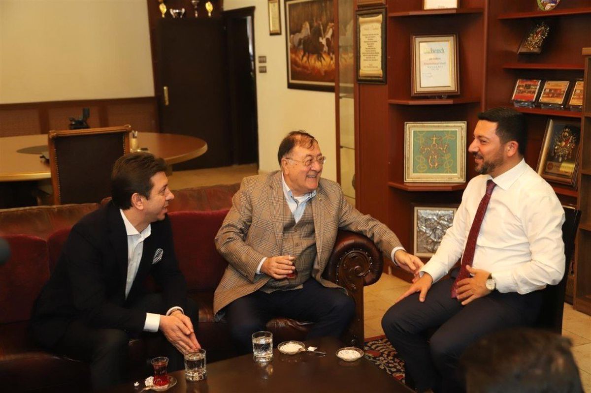 Ntso Başkanı Parmaksız, Belediye Başkanı Arı\'yı Tebrik Etti