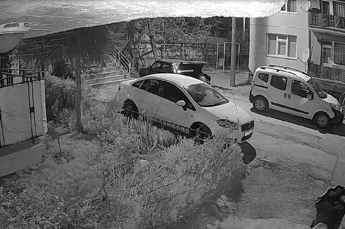 Otomobilleri 2 Dakikada Soyan Şüpheliler Tutuklandı